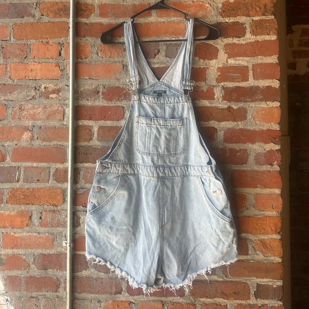 Wild Fable Women's Overall Shorts Distressed Light Wash Frayed Ends, size Large
